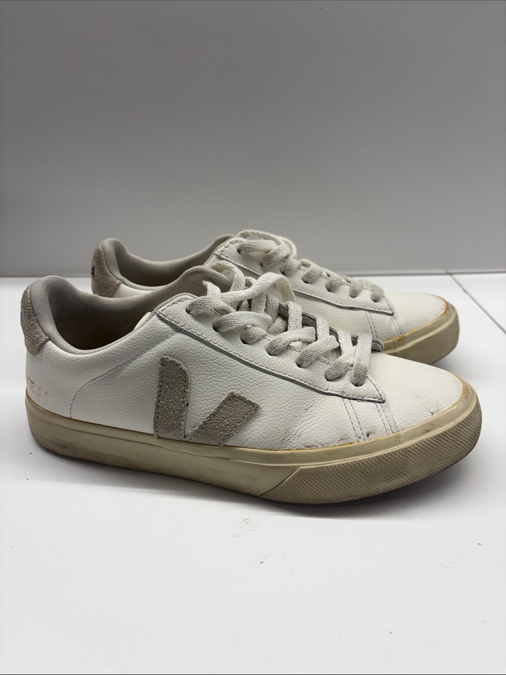 Used VEJA Campo Leather Sneaker Women's size 7